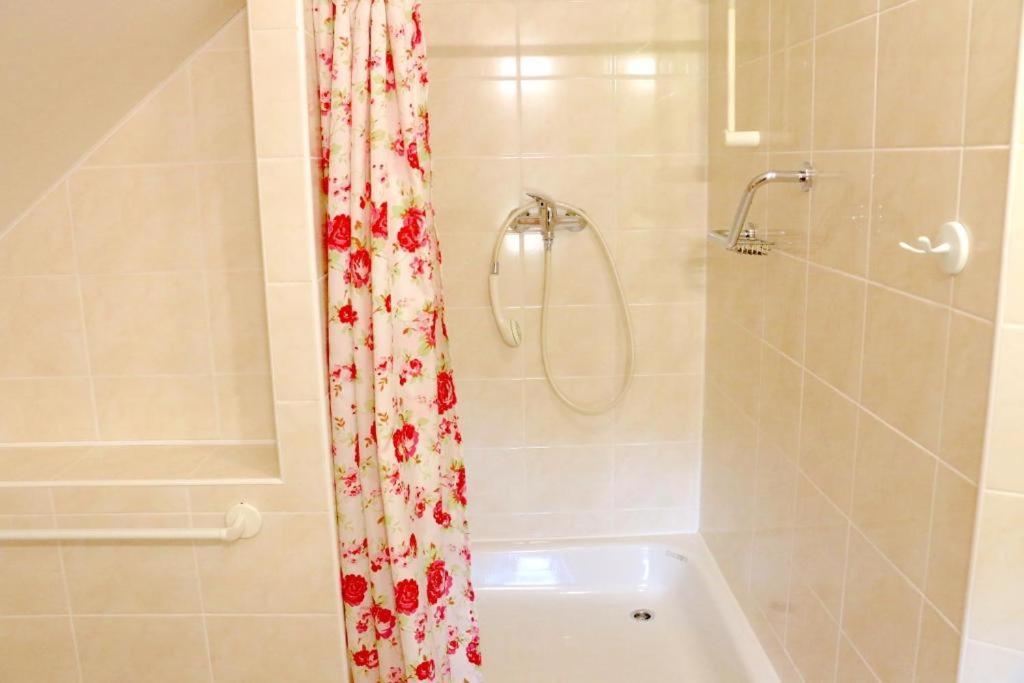 Hotel Maredis Rero Korenov Luaran gambar