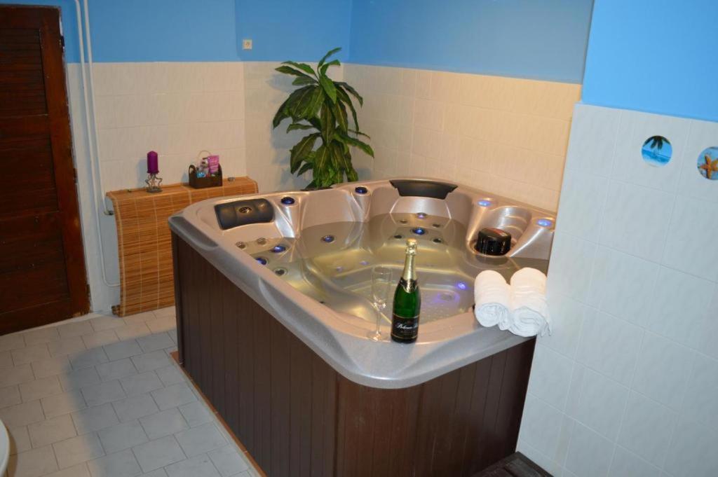 Hotel Maredis Rero Korenov Luaran gambar