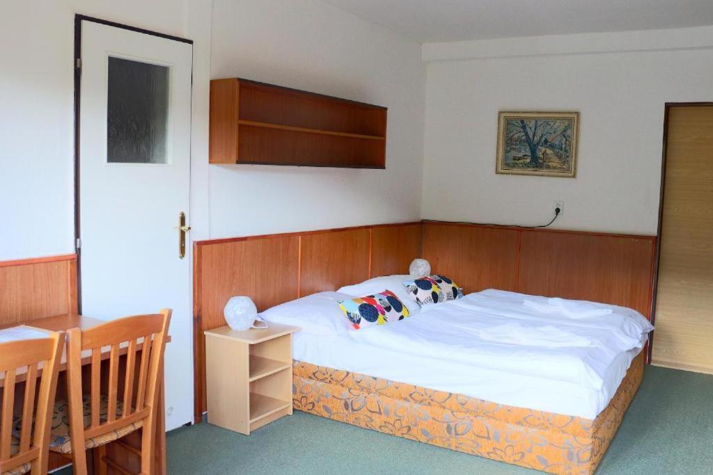 Hotel Maredis Rero Korenov Luaran gambar