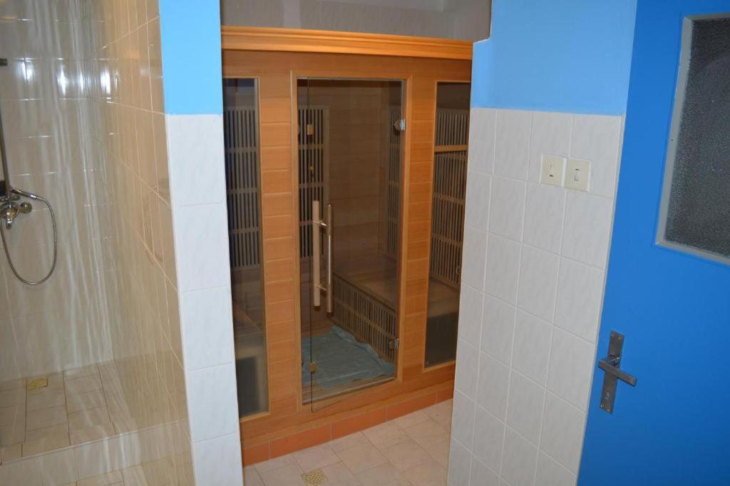 Hotel Maredis Rero Korenov Luaran gambar