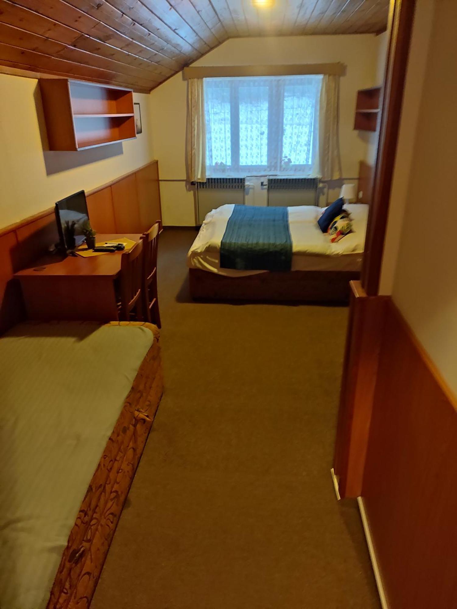 Hotel Maredis Rero Korenov Luaran gambar